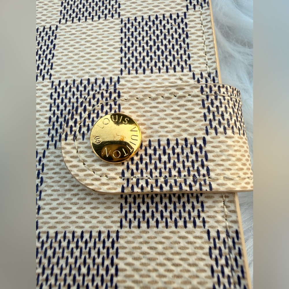 LOUIE VUITTON Small Ring Agenda Cover (Pocket size paper)
Damier Azur Canvas - Picture 4 of 13